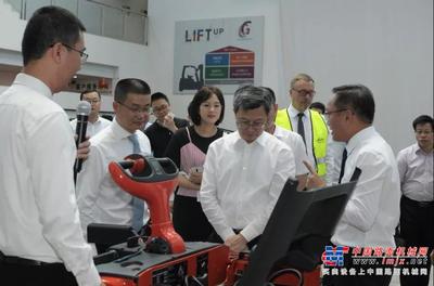 科技驅動，智造未來 廈門市長莊稼漢調研林德軟件研發(fā)，擘畫高質量發(fā)展新藍圖